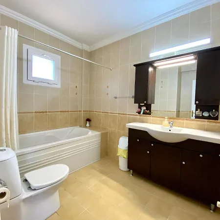 4 Bedroom Deluxe With Mountain And Sea View Willa