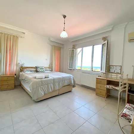 4 Bedroom Deluxe With Mountain And Sea View Willa