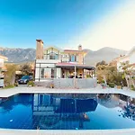 4 Bedroom Deluxe With Mountain And Sea View Kyrenia (Northern Cyprus)