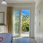 4 Bedroom Deluxe With Mountain And Sea View Villa *