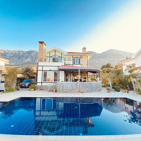 4 Bedroom Deluxe With Mountain And Sea View Kerínia