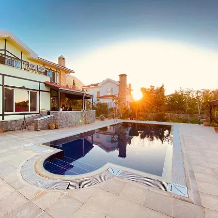 4 Bedroom Deluxe With Mountain And Sea View Kyrenia (Northern Cyprus)