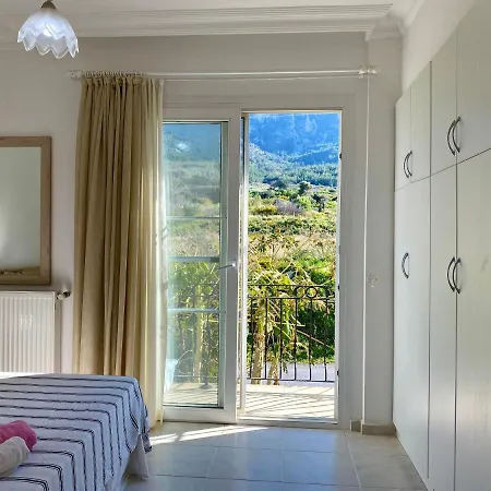4 Bedroom Deluxe With Mountain And Sea View Villa *