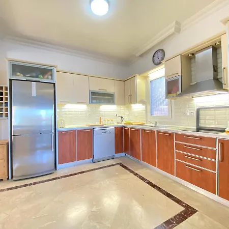 4 Bedroom Deluxe With Mountain And Sea View Villa Kerínia