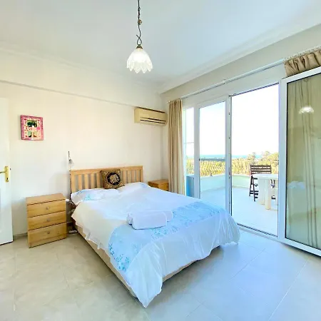 Villa 4 Bedroom Deluxe With Mountain And Sea View Kyrenia (Northern Cyprus)