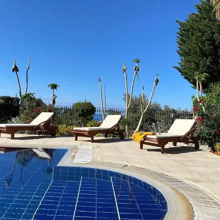 4 Bedroom Deluxe With Mountain And Sea View Кирения