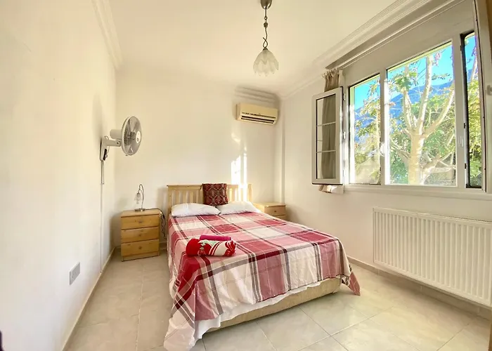 4 Bedroom Deluxe With Mountain And Sea View Вилла Кирения