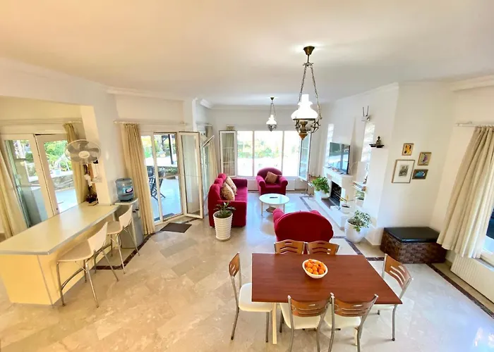 Вилла 4 Bedroom Deluxe With Mountain And Sea View Кирения