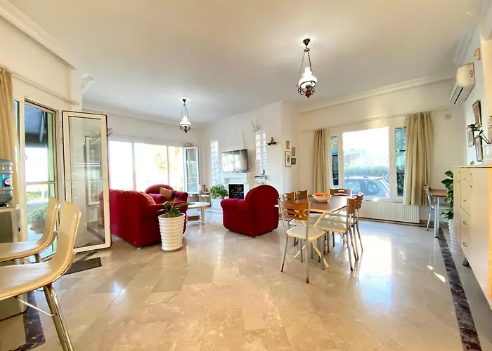 4 Bedroom Deluxe With Mountain And Sea View Кирения