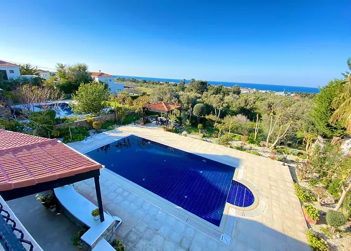 4 Bedroom Deluxe With Mountain And Sea View *