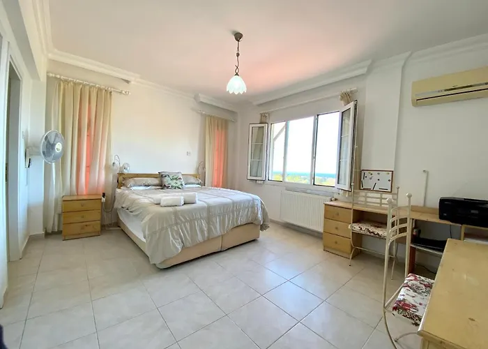 4 Bedroom Deluxe With Mountain And Sea View Вилла