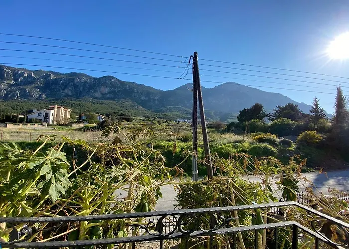 Вилла 4 Bedroom Deluxe With Mountain And Sea View Кирения