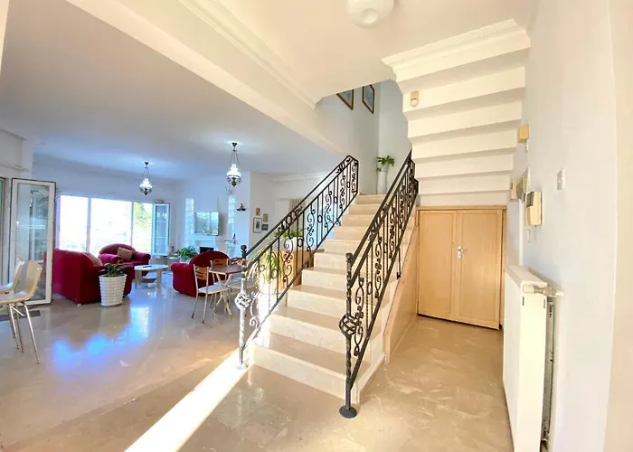 Вилла 4 Bedroom Deluxe With Mountain And Sea View Кирения