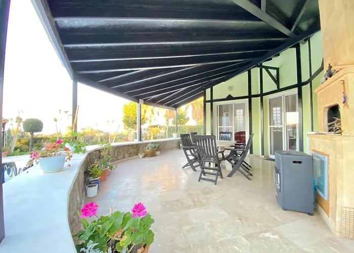 4 Bedroom Deluxe With Mountain And Sea View