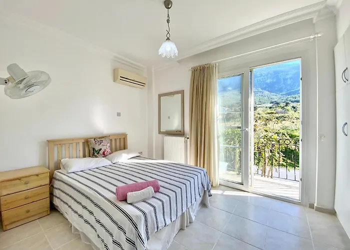 4 Bedroom Deluxe With Mountain And Sea View Вилла *